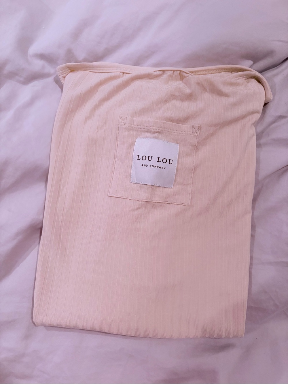 Lou Lou and Company cream nursing cover (new)